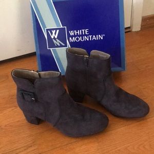 NIB GREY/SUEDETTE WHITE MOUNTAIN BOOTIE